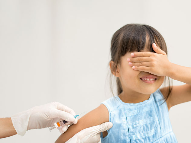 View a little girl getting vaccinated